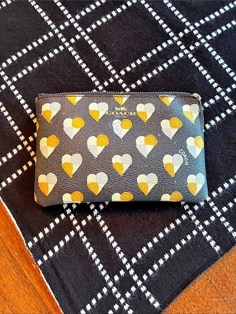 COACH Corner Zip Wristlet Canvas With Heart Print F26614 **Read Description